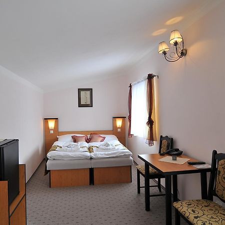 Hotel Manes Svratka Exterior photo