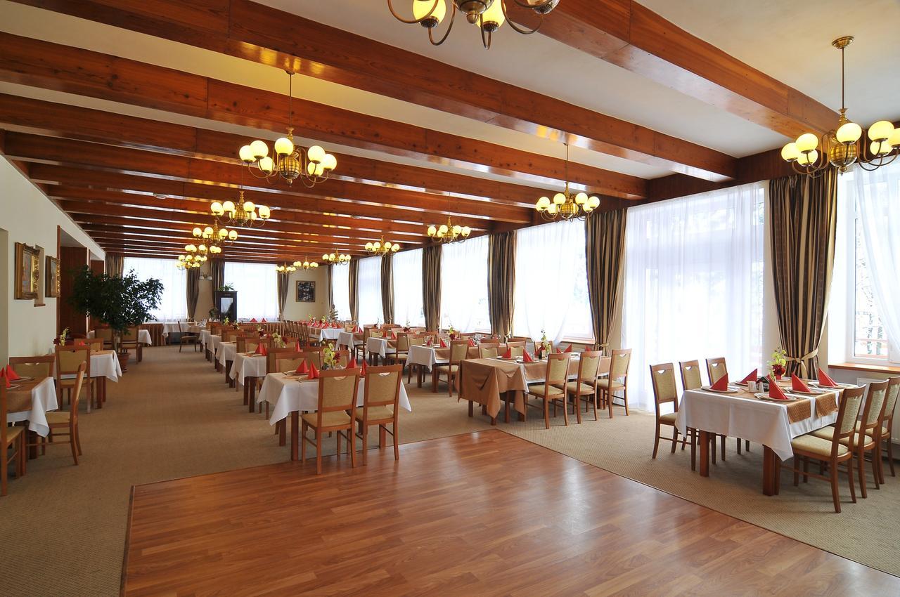 Hotel Manes Svratka Exterior photo
