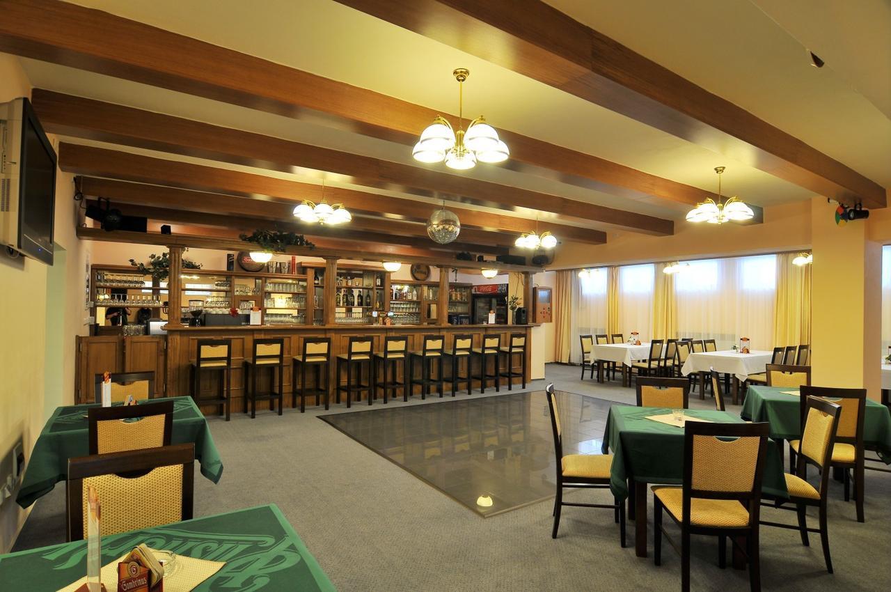 Hotel Manes Svratka Exterior photo