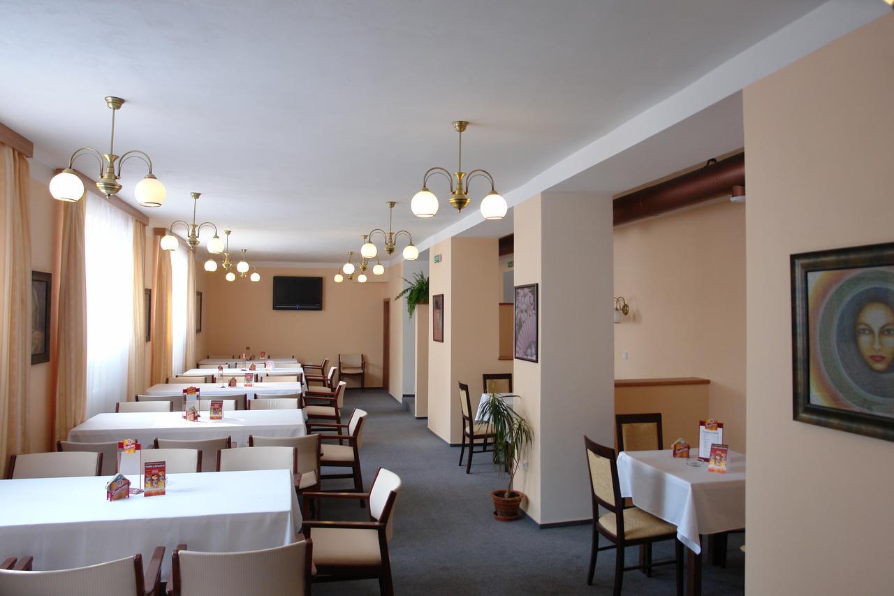 Hotel Manes Svratka Exterior photo