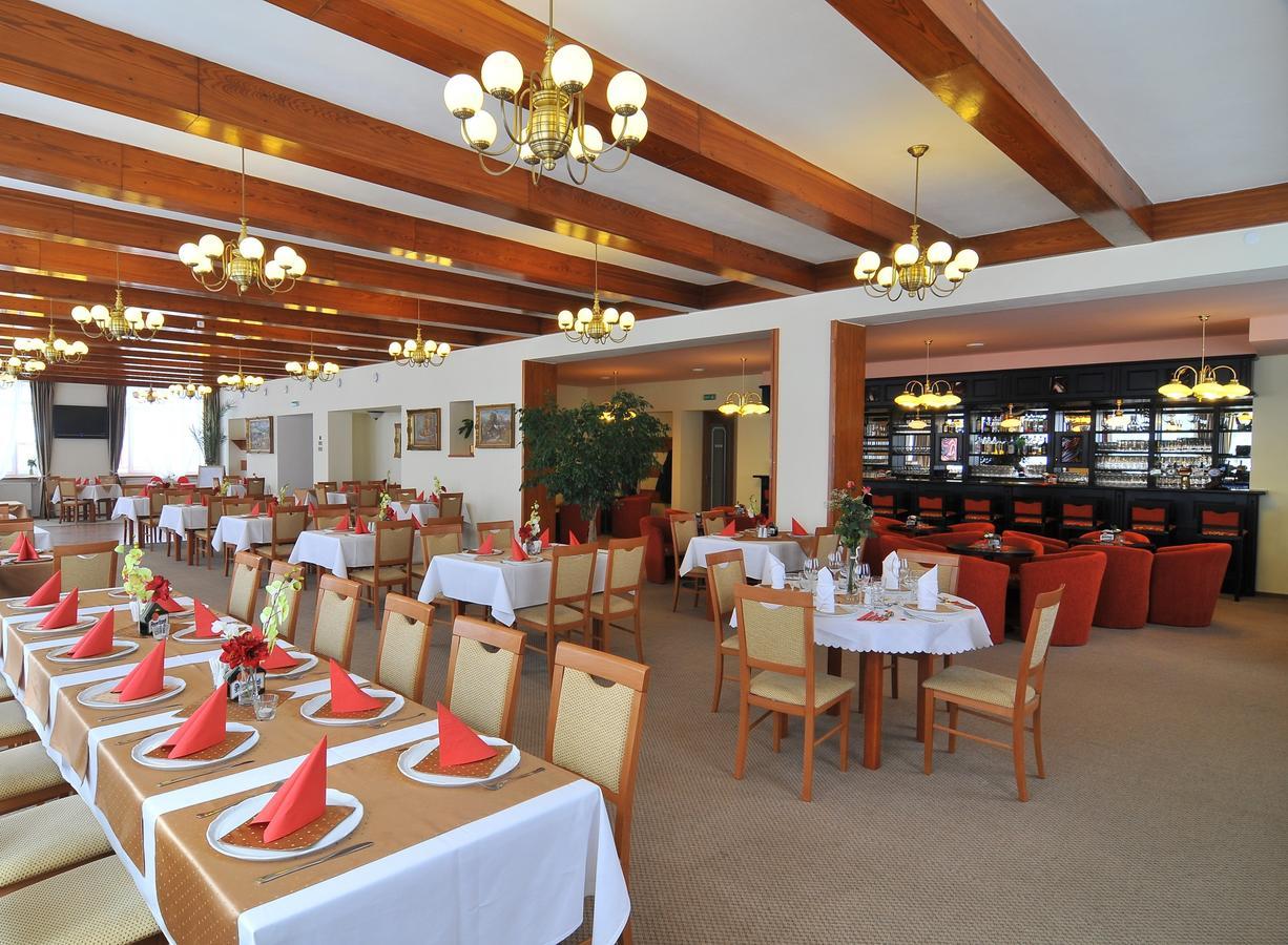 Hotel Manes Svratka Exterior photo